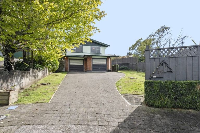 Photo of property in 10 Whitby Place, Westown, New Plymouth, 4310