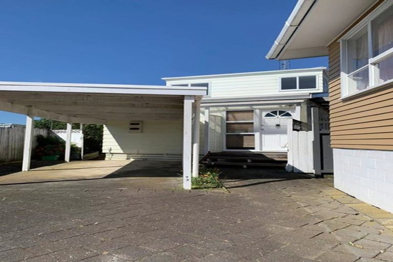 Photo of property in 2/12 De Thiery Place, Pakuranga Heights, Auckland, 2010
