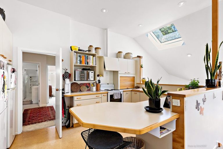 Photo of property in 22 Harbour View Road, Northland, Wellington, 6012