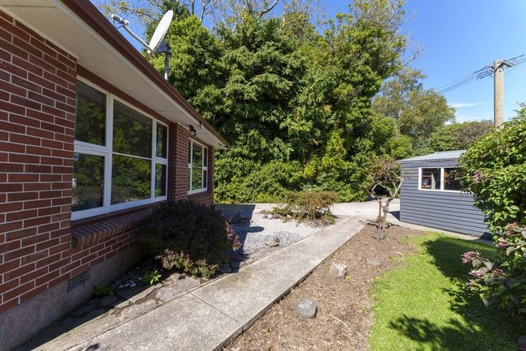 Photo of property in 85 Avonhead Road, Avonhead, Christchurch, 8042