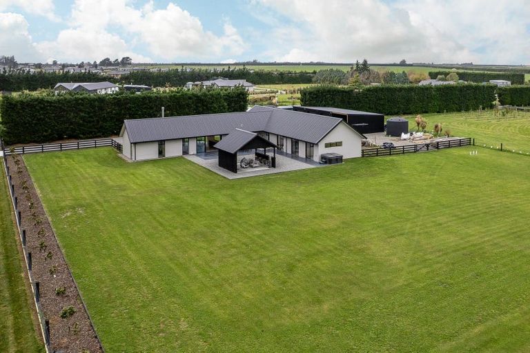 Photo of property in 14 Walford Way, Darfield, 7571