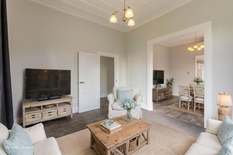 Photo of property in 37 Ross Street, Woodville, 4920