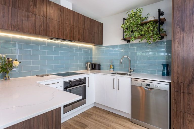 Photo of property in 10 Ladbrokes Place, Fendalton, Christchurch, 8052