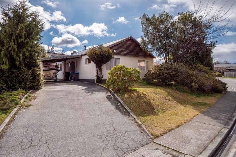 Photo of property in 35-35a Remarkables Crescent, Frankton, Queenstown, 9300