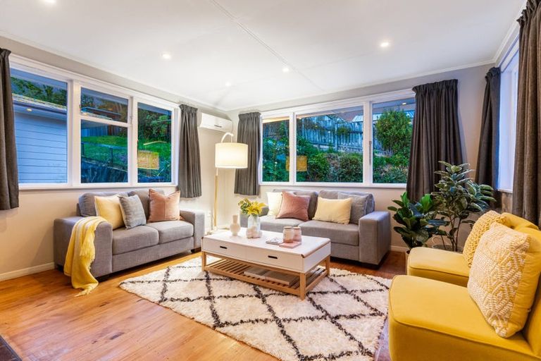 Photo of property in 18 Owhiti Street, Titahi Bay, Porirua, 5022