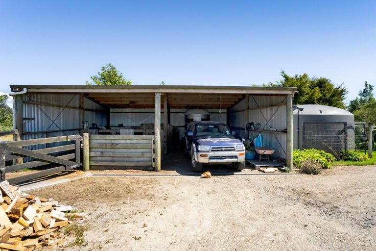 Photo of property in 88 Te Arei Road East, Lepperton, New Plymouth, 4373