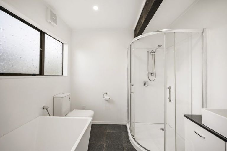 Photo of property in 27a Kingsbridge Place, Newlands, Wellington, 6037