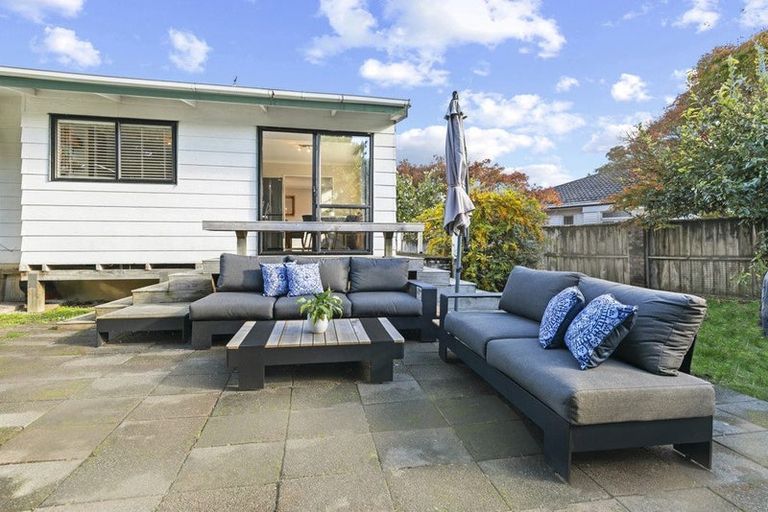 Photo of property in 1 Awatahi Place, Greenhithe, Auckland, 0632