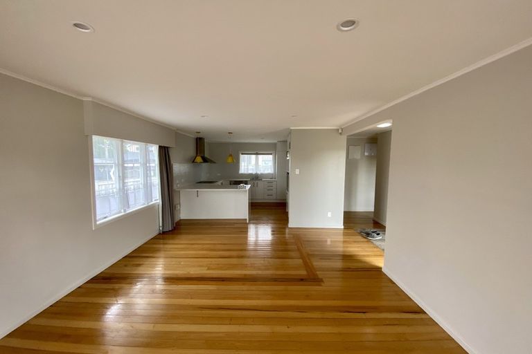 Photo of property in 69 Neil Avenue, Te Atatu Peninsula, Auckland, 0610