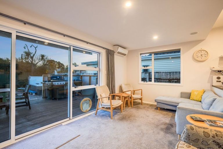 Photo of property in 64 Oroua Street, Eastbourne, Lower Hutt, 5013