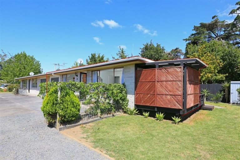 Photo of property in 2/201 Henderson Valley Road, Henderson, Auckland, 0612