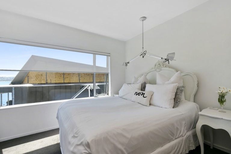 Photo of property in 281 Queens Drive, Lyall Bay, Wellington, 6022