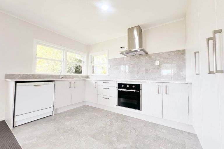 Photo of property in 12 Megan Avenue, Pakuranga Heights, Auckland, 2010