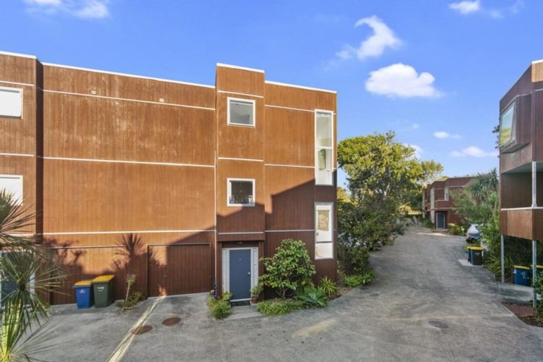 Photo of property in 76p Edmonton Road, Henderson, Auckland, 0612