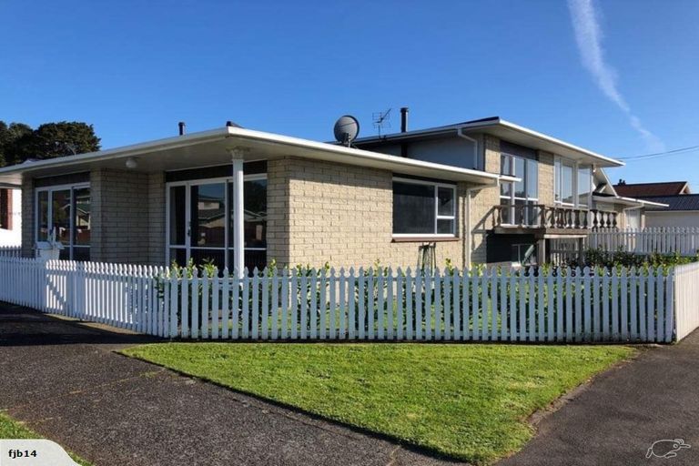 Photo of property in 82 Tukapa Street, Westown, New Plymouth, 4310