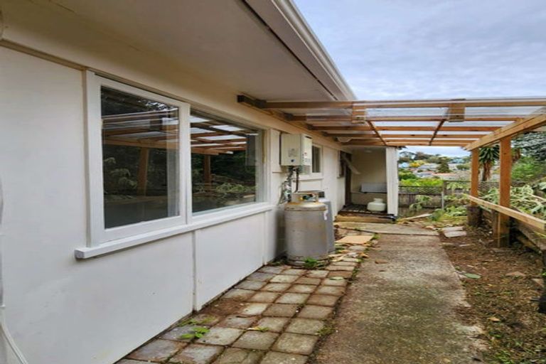 Photo of property in 1/63 Girrahween Drive, Totara Vale, Auckland, 0629