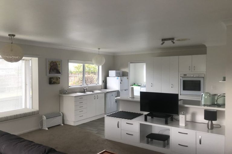 Photo of property in 1/28 Rewarewa Road, Te Atatu Peninsula, Auckland, 0610