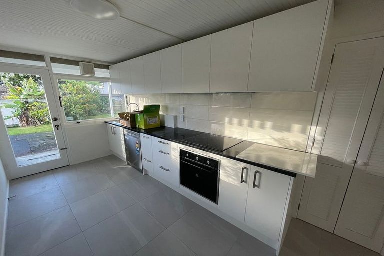 Photo of property in 81 Forrest Hill Road, Milford, Auckland, 0620