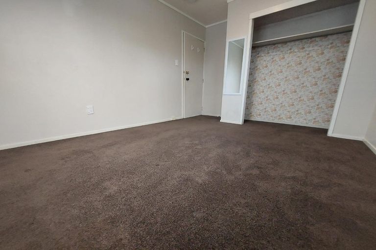 Photo of property in 111 Kemp Road, Massey, Auckland, 0614