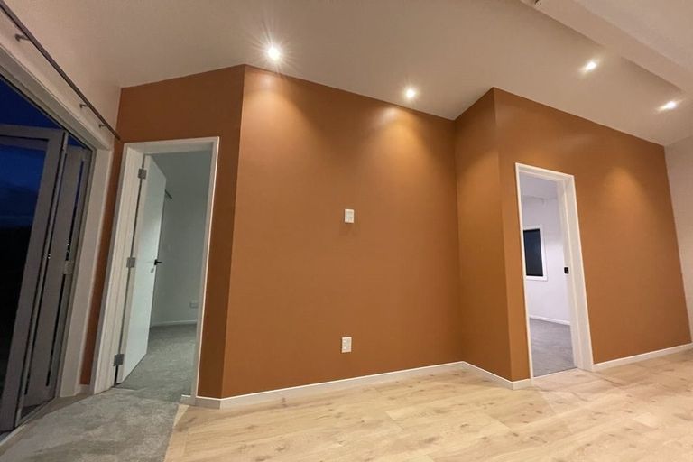 Photo of property in 8 September Place, Forrest Hill, Auckland, 0620