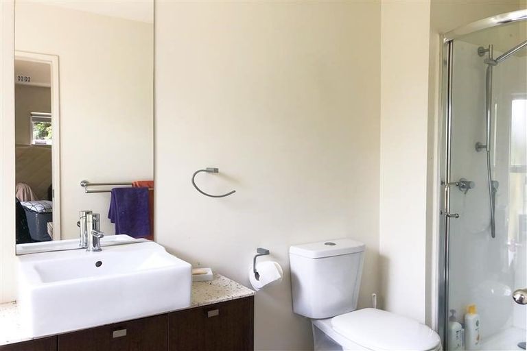 Photo of property in 76l Edmonton Road, Henderson, Auckland, 0612