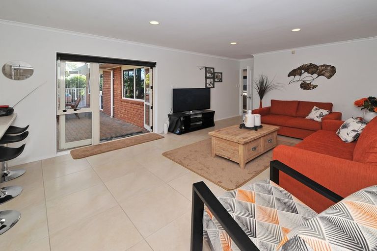 Photo of property in 15 Longford Park Drive, Takanini, 2112