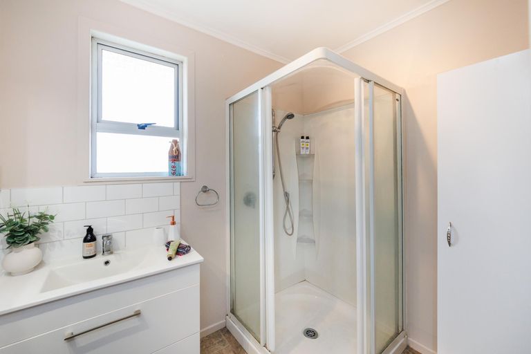 Photo of property in 19 Piper Place, Roslyn, Palmerston North, 4414