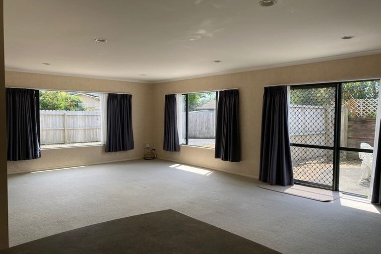Photo of property in 8a Fiesta Drive, Half Moon Bay, Auckland, 2012