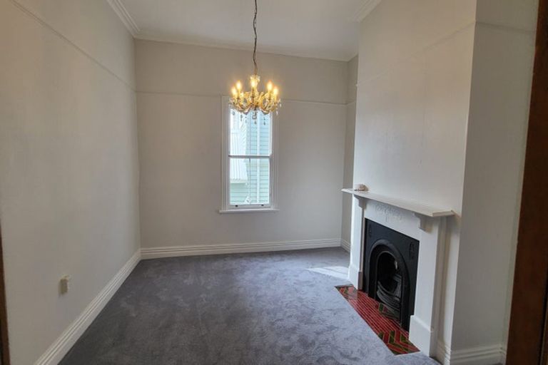 Photo of property in 130 Tasman Street, Mount Cook, Wellington, 6021