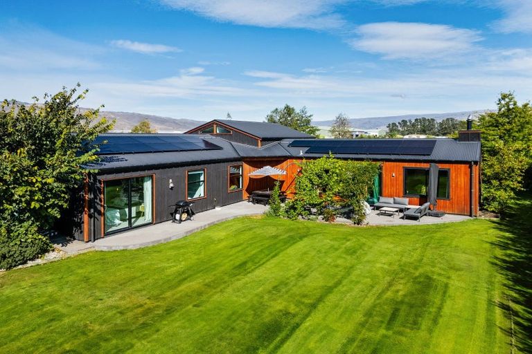 Photo of property in 1 Riesling Way, Cromwell, 9310