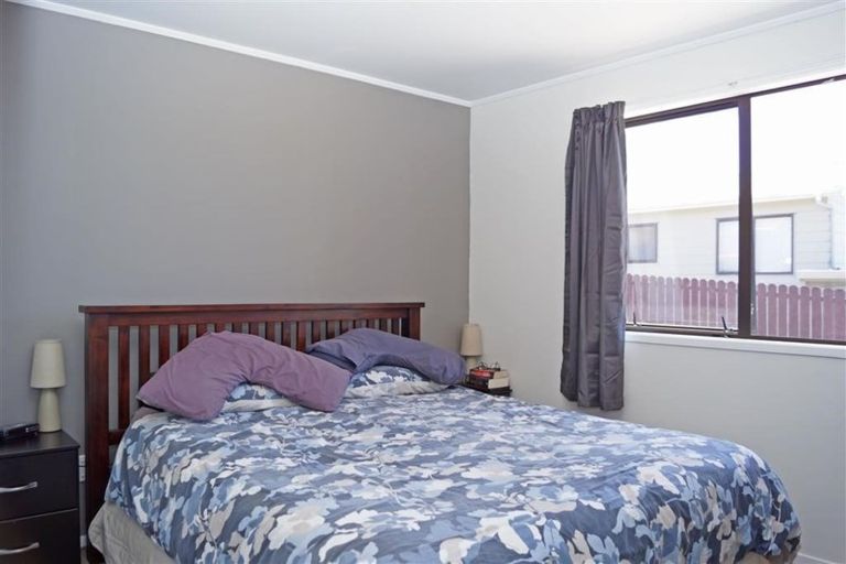 Photo of property in 2/8 Dalmatia Place, Henderson, Auckland, 0612
