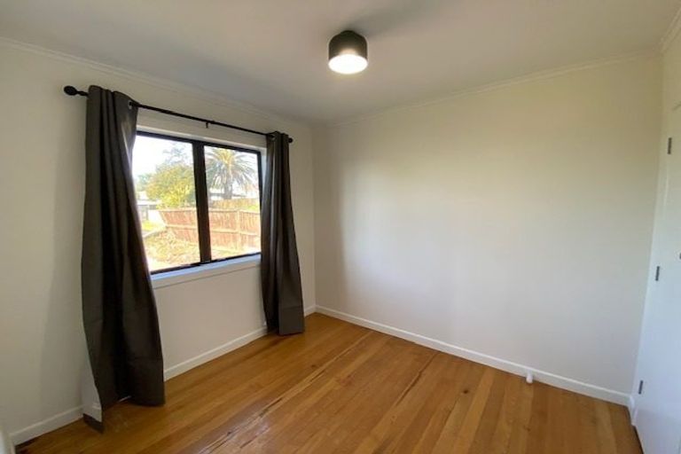 Photo of property in 37 Fairclough Road, Beach Haven, Auckland, 0626