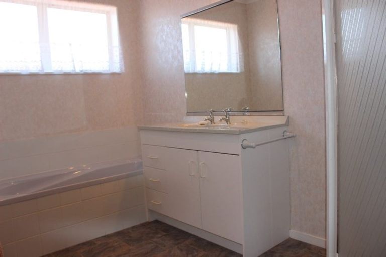 Photo of property in 130 Russley Drive, Mount Maunganui, 3116