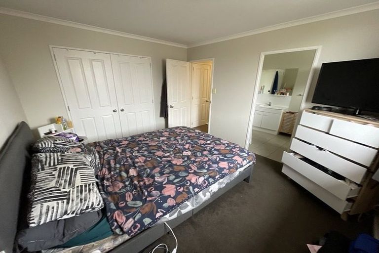 Photo of property in 28 Kathleen Reece Place, Waiuku, 2123