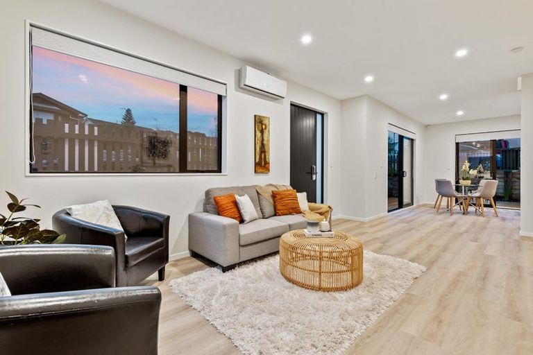 Photo of property in 79a Granville Drive, Massey, Auckland, 0614