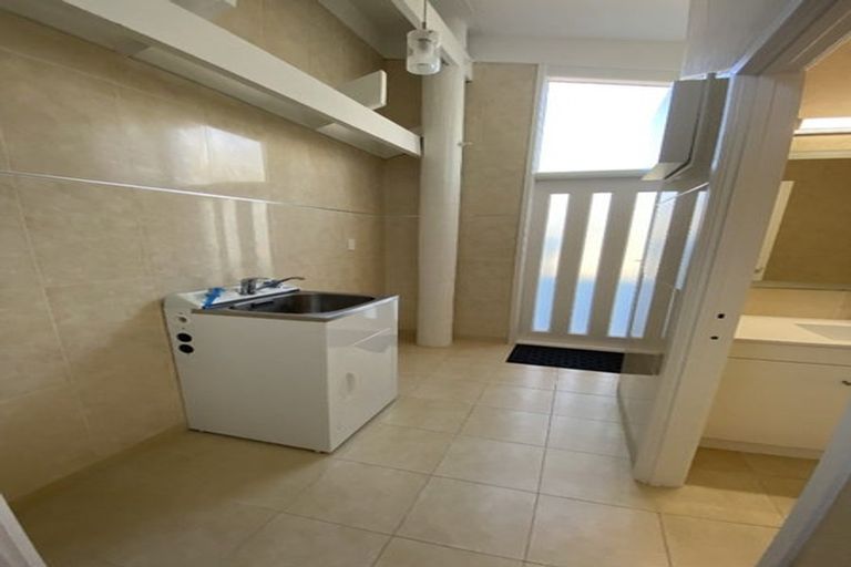 Photo of property in 1/13 Girrahween Drive, Totara Vale, Auckland, 0629