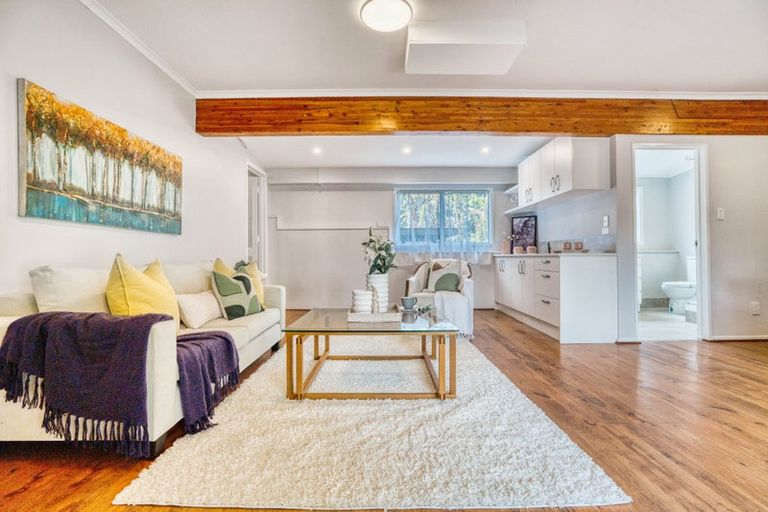 Photo of property in 32 Outlook Road, Greenhithe, Auckland, 0632