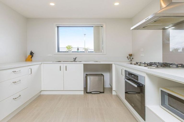 Photo of property in 42 Liberation Road, Papakura, 2110