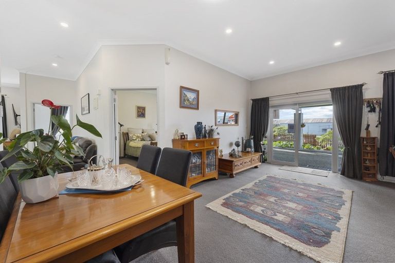 Photo of property in 373 Broadway, Stratford, 4332