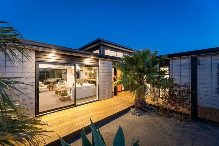 Photo of property in 9 Te Heke Place, Waikanae, 5036