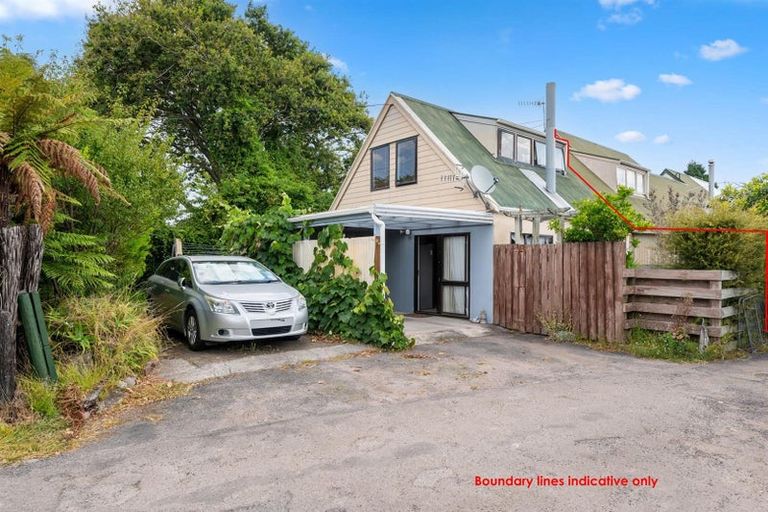 Photo of property in 66unit Robinson Avenue, Holdens Bay, Rotorua, 3010
