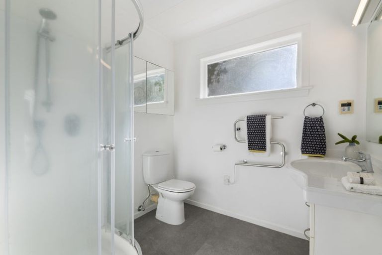 Photo of property in 1a/1 Scarboro Terrace, Murrays Bay, Auckland, 0630