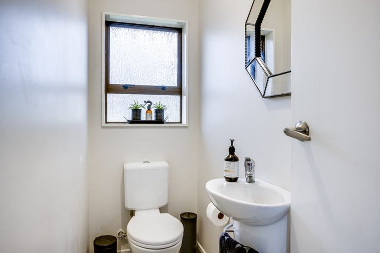 Photo of property in 4 Hetley Crescent, Taradale, Napier, 4112