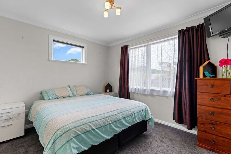Photo of property in 28 Mazengarb Road, Paraparaumu Beach, Paraparaumu, 5032
