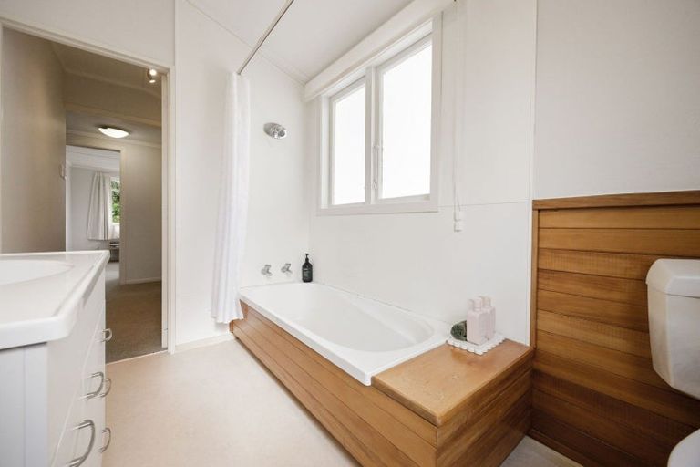 Photo of property in 24 Sutton Crescent, Hillcrest, Hamilton, 3216