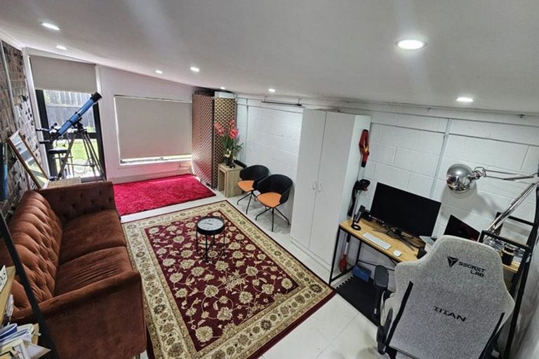 Photo of property in 2/19 Challen Close, Conifer Grove, Takanini, 2112