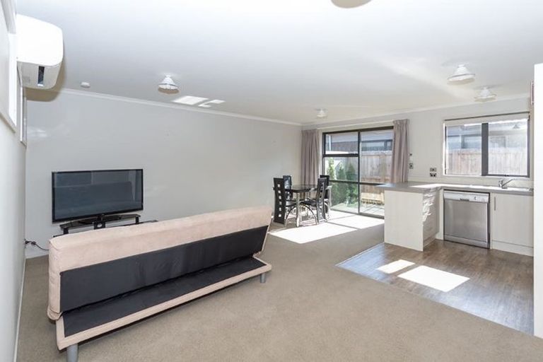 Photo of property in 102u3 Old Farm Road, Hamilton East, Hamilton, 3216