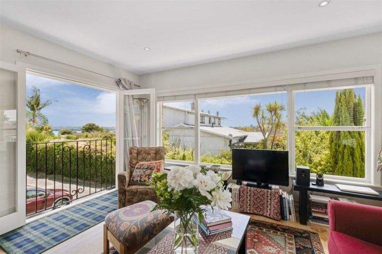 Photo of property in 1/5 Moana Avenue, Belmont, Auckland, 0622