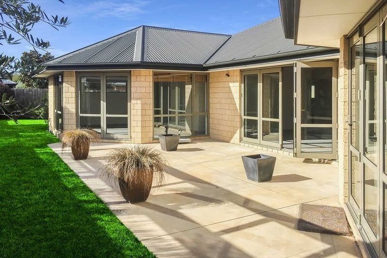 Photo of property in 7 Milkers Gate, Parklands, Christchurch, 8083