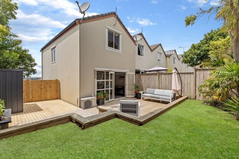 Photo of property in 3/57 Gladstone Road, Northcote, Auckland, 0627